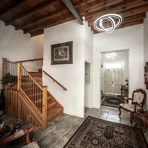 אורחן Edem Traditional House, לרנקה
